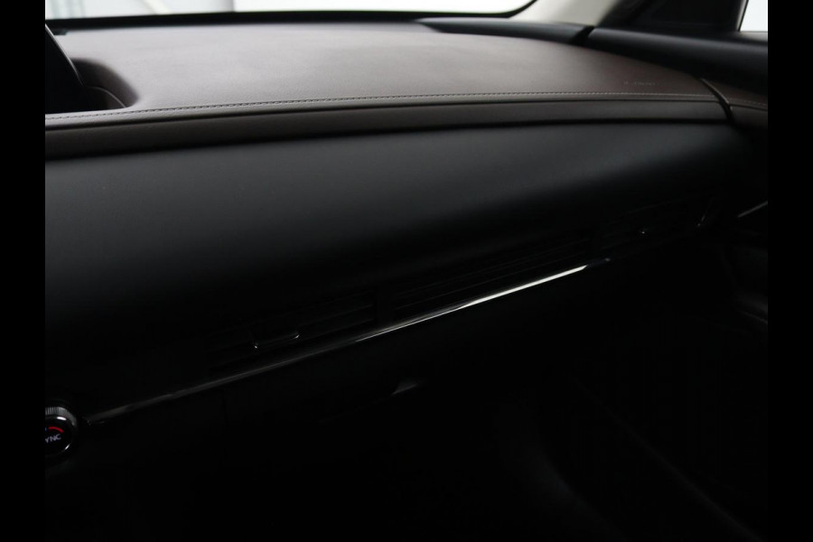 Mazda CX-30 2.0 e-SkyActiv-X M Hybrid Luxury | Leder | Camera | Stoel & Stuurverwarming | Head-up | Lane assist | Trekhaak | Bose audio