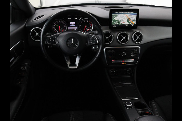 Mercedes-Benz CLA-Klasse Shooting Brake 180 Business Solution | Stoelverwarming | Camera | Bleutooth | Navigatie | LMV 18 inch | Sportstoelen | Half leder