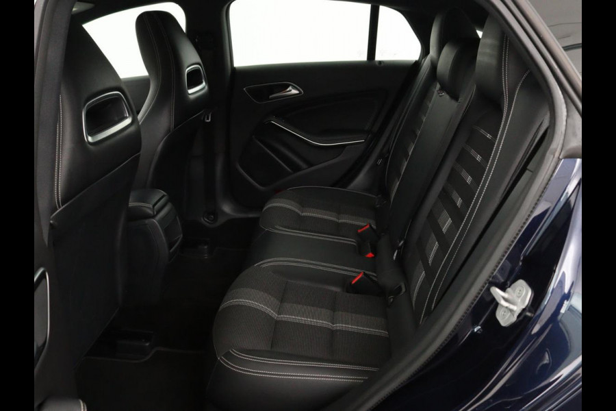 Mercedes-Benz CLA-Klasse Shooting Brake 180 Business Solution | Stoelverwarming | Camera | Bleutooth | Navigatie | LMV 18 inch | Sportstoelen | Half leder