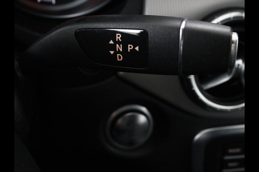 Mercedes-Benz CLA-Klasse Shooting Brake 180 Business Solution | Stoelverwarming | Camera | Bleutooth | Navigatie | LMV 18 inch | Sportstoelen | Half leder