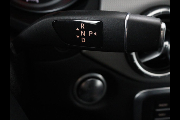 Mercedes-Benz CLA-Klasse Shooting Brake 180 Business Solution | Stoelverwarming | Camera | Bleutooth | Navigatie | LMV 18 inch | Sportstoelen | Half leder
