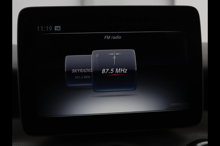 Mercedes-Benz CLA-Klasse Shooting Brake 180 Business Solution | Stoelverwarming | Camera | Bleutooth | Navigatie | LMV 18 inch | Sportstoelen | Half leder