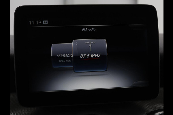 Mercedes-Benz CLA-Klasse Shooting Brake 180 Business Solution | Stoelverwarming | Camera | Bleutooth | Navigatie | LMV 18 inch | Sportstoelen | Half leder