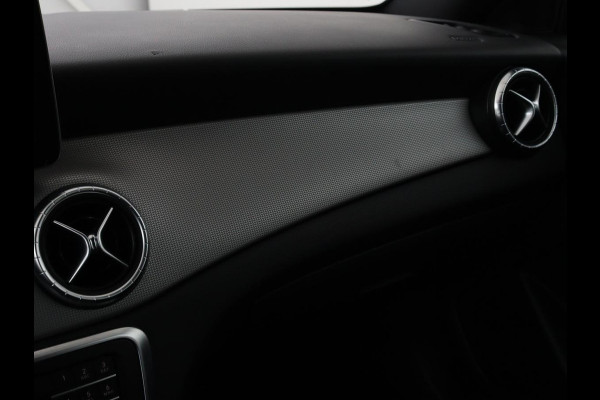 Mercedes-Benz CLA-Klasse Shooting Brake 180 Business Solution | Stoelverwarming | Camera | Bleutooth | Navigatie | LMV 18 inch | Sportstoelen | Half leder