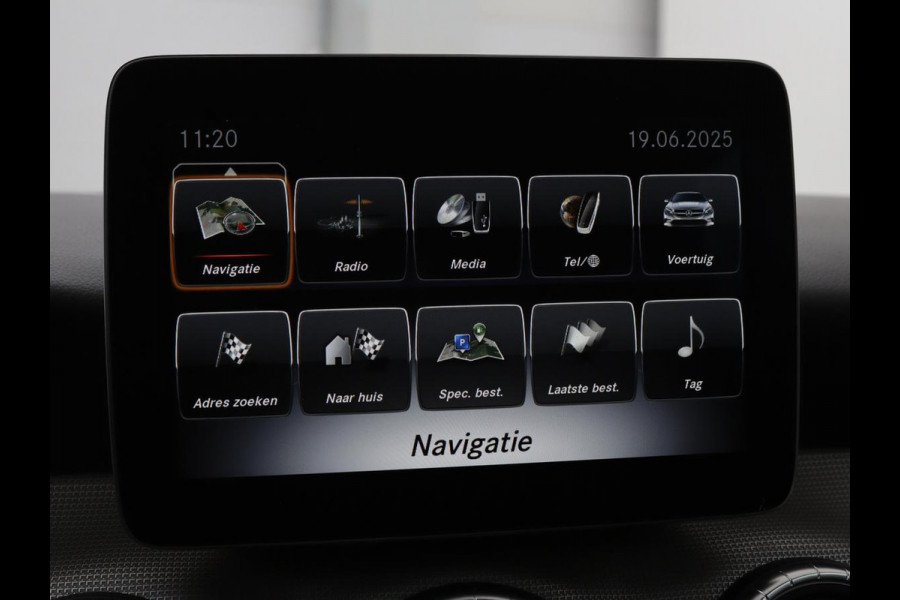 Mercedes-Benz CLA-Klasse Shooting Brake 180 Business Solution | Stoelverwarming | Camera | Bleutooth | Navigatie | LMV 18 inch | Sportstoelen | Half leder