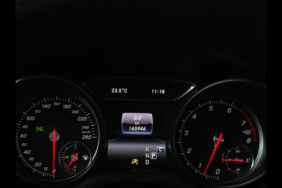 Mercedes-Benz CLA-Klasse Shooting Brake 180 Business Solution | Stoelverwarming | Camera | Bleutooth | Navigatie | LMV 18 inch | Sportstoelen | Half leder