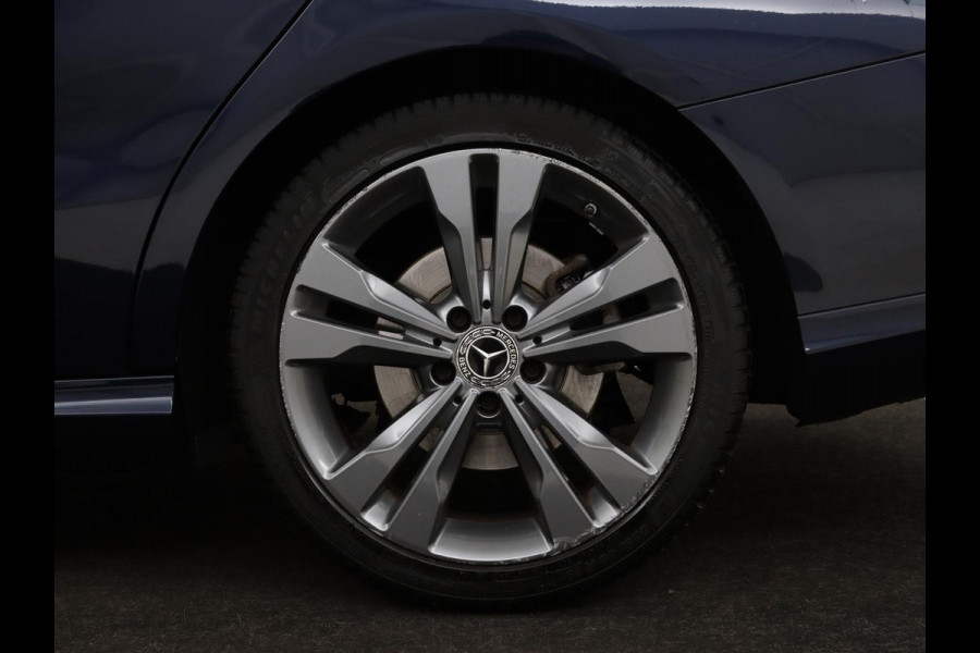 Mercedes-Benz CLA-Klasse Shooting Brake 180 Business Solution | Stoelverwarming | Camera | Bleutooth | Navigatie | LMV 18 inch | Sportstoelen | Half leder