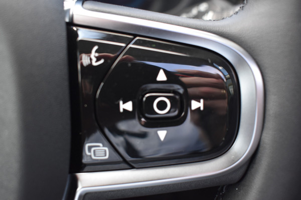 Volvo XC60 T8 Plug-in hybrid AWD Plus Bright Leer | Pano Dak | Key Less | Park Assist Camera \ Elec Stoeln