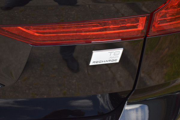 Volvo XC60 T8 Plug-in hybrid AWD Plus Bright Leer | Pano Dak | Key Less | Park Assist Camera \ Elec Stoeln