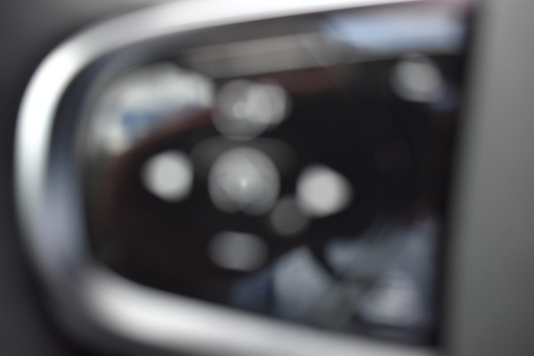 Volvo XC60 T8 Plug-in hybrid AWD Plus Bright Leer | Pano Dak | Key Less | Park Assist Camera \ Elec Stoeln