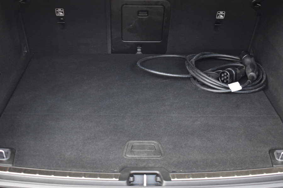 Volvo XC60 T8 Plug-in hybrid AWD Plus Bright Leer | Pano Dak | Key Less | Park Assist Camera \ Elec Stoeln