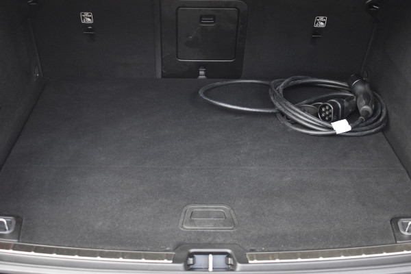 Volvo XC60 T8 Plug-in hybrid AWD Plus Bright Leer | Pano Dak | Key Less | Park Assist Camera \ Elec Stoeln