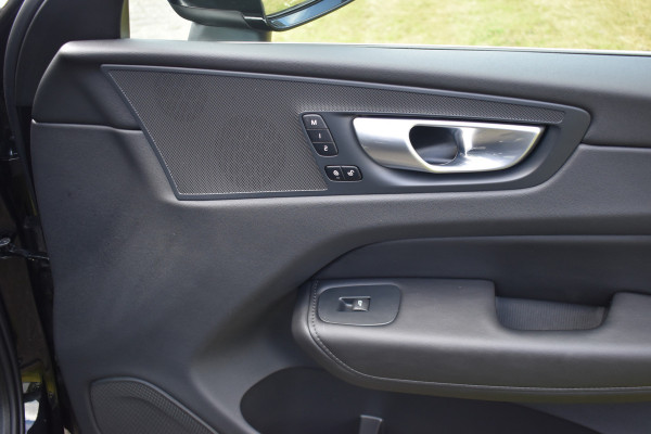 Volvo XC60 T8 Plug-in hybrid AWD Plus Bright Leer | Pano Dak | Key Less | Park Assist Camera \ Elec Stoeln
