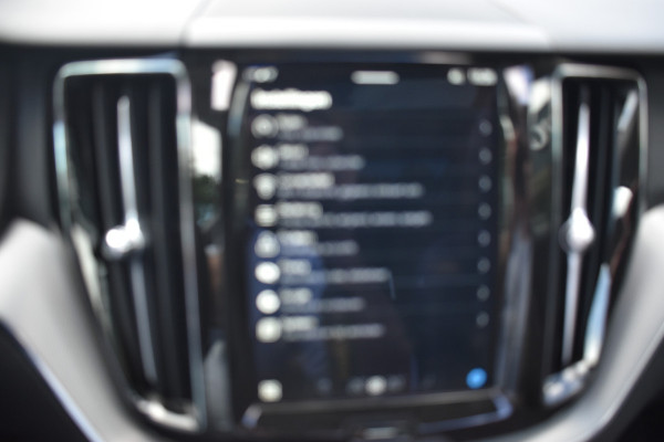 Volvo XC60 T8 Plug-in hybrid AWD Plus Bright Leer | Pano Dak | Key Less | Park Assist Camera \ Elec Stoeln
