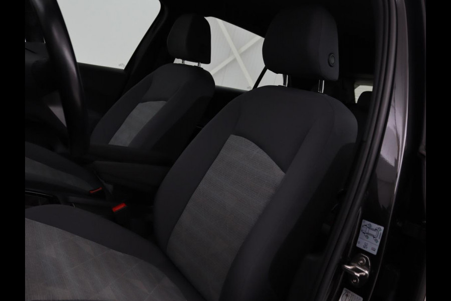 Volkswagen ID.3 Life 58 kWh | Stoel & Stuurverwarming | Adaptive cruise | Carplay | Navigatie | PDC | Climate control | Sfeerverlichting