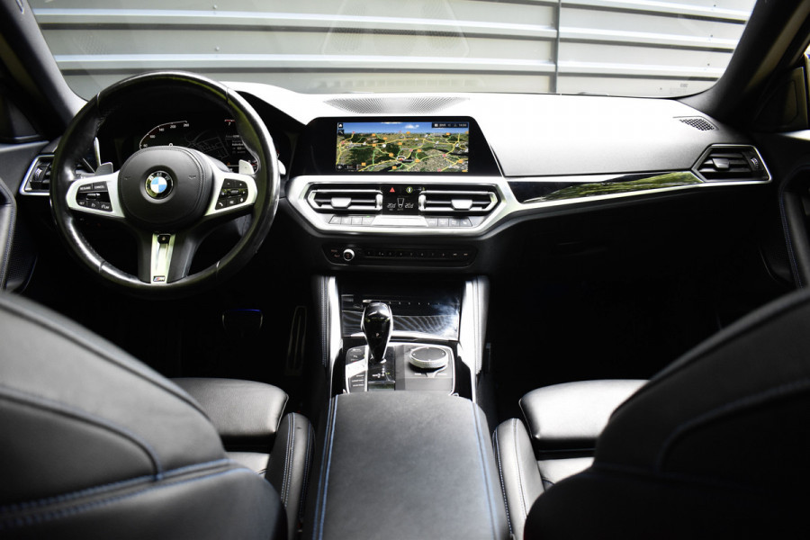 BMW 2 Serie Coupe 220i High Executive M Sport | Schuif-/Kanteldak | 19'' Velgen | Elektrisch vers. Stoelen + Memory | Camera | CarPlay |