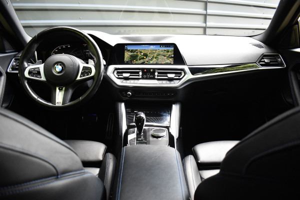 BMW 2 Serie Coupe 220i High Executive M Sport | Schuif-/Kanteldak | 19'' Velgen | Elektrisch vers. Stoelen + Memory | Camera | CarPlay |