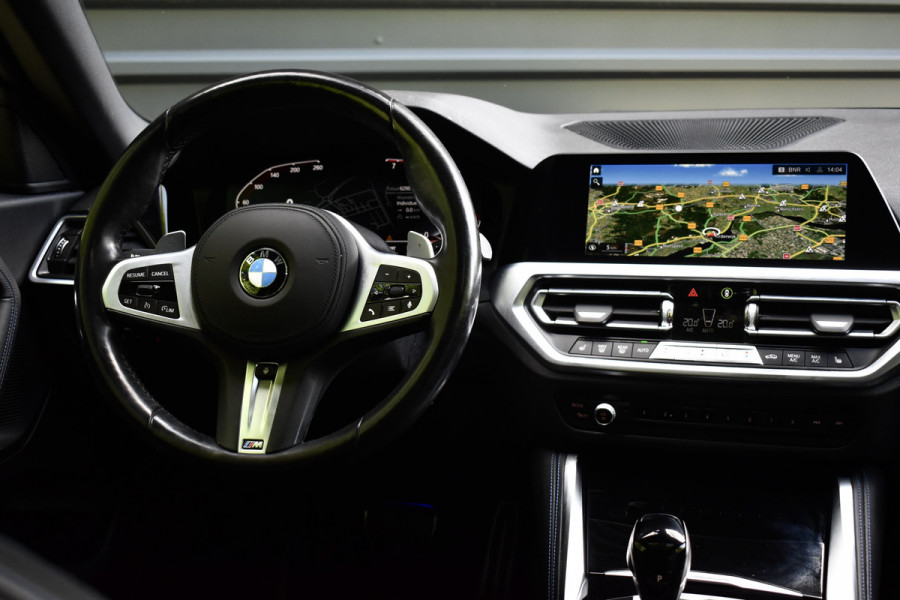 BMW 2 Serie Coupe 220i High Executive M Sport | Schuif-/Kanteldak | 19'' Velgen | Elektrisch vers. Stoelen + Memory | Camera | CarPlay |
