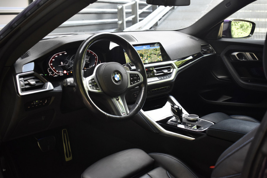 BMW 2 Serie Coupe 220i High Executive M Sport | Schuif-/Kanteldak | 19'' Velgen | Elektrisch vers. Stoelen + Memory | Camera | CarPlay |