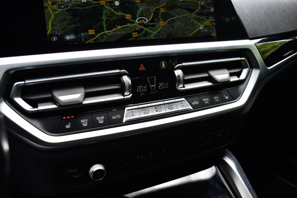 BMW 2 Serie Coupe 220i High Executive M Sport | Schuif-/Kanteldak | 19'' Velgen | Elektrisch vers. Stoelen + Memory | Camera | CarPlay |