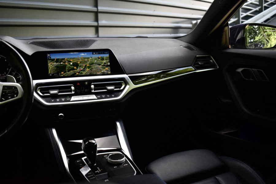 BMW 2 Serie Coupe 220i High Executive M Sport | Schuif-/Kanteldak | 19'' Velgen | Elektrisch vers. Stoelen + Memory | Camera | CarPlay |