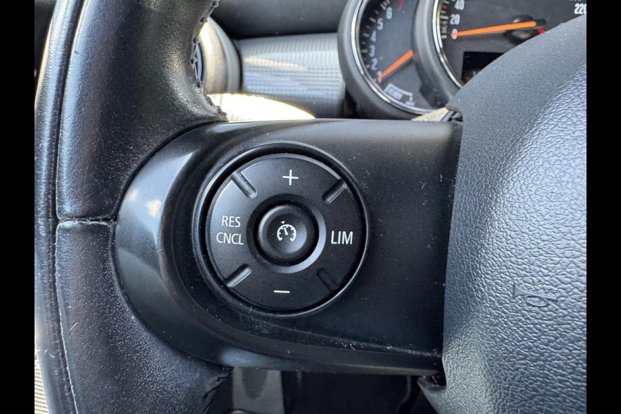 MINI Mini 1.5 Cooper Chili | Navigatie | Parkeersensoren | Cruise Control | Climate Control | Privacy Glass |