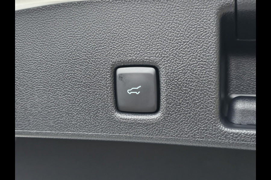 Ford Kuga 2.5 PHEV ST-Line X 243pk | Driver Assistance Pack | Black Package | Winterpack | Adaptieve Matrix LED koplampen met Coast to Coast | Wegklapbare Trekhaak | AGR Stoelen