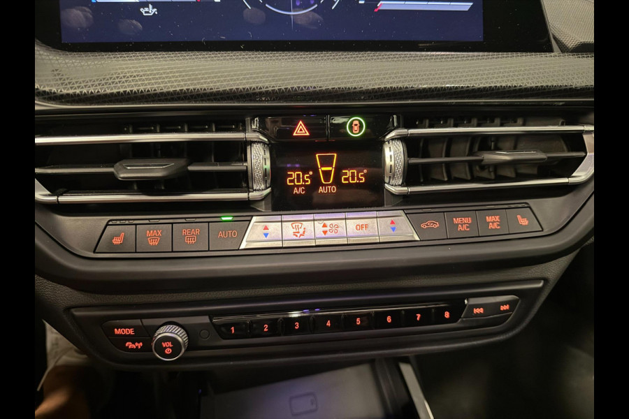 BMW 2 Serie Gran Coupé 218i M-SPORT M-STOELEN PANO/V-COCKPIT/NAVI/LED/DAB/CAM/CARPLAY///
