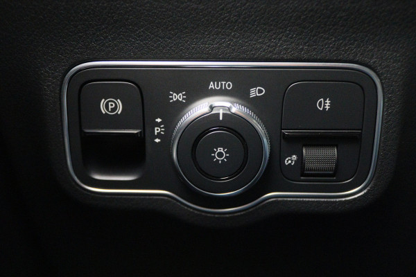 Mercedes-Benz B-Klasse 250 e AMG Line Virtual Cockpit, Sfeerverlichting, Apple Carplay, Standkachel, Cruise, 18''
