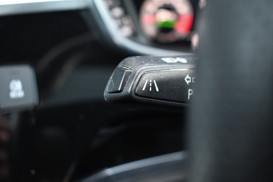 Audi Q3 45 TFSI quattro S-Line Pano Trekh ACC B&O 21inch m-LED Camera