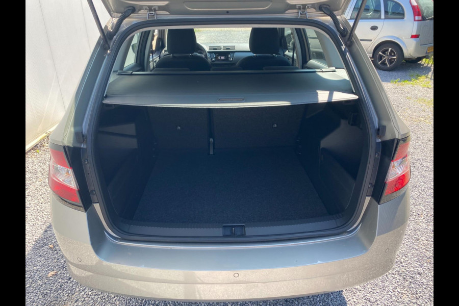 Škoda Fabia Combi 1.2 TSI Comfort | Parkpilot|Frontassist|Cruise|Clima|Stoelverw|Xenon|Navigatie|Keyless go|Dealer Onderhouden