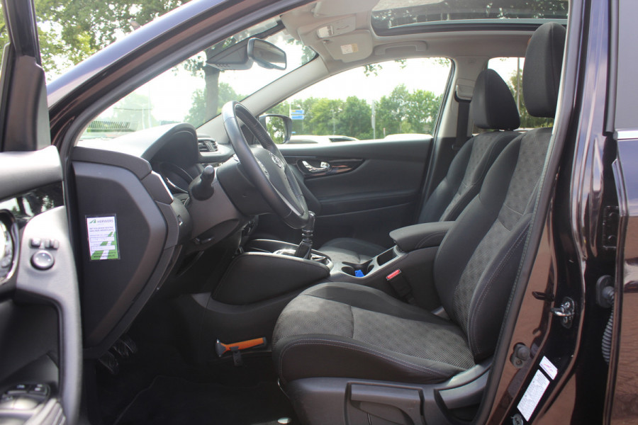 Nissan QASHQAI 1.2 N-Connecta / Trekhaak / Panoramadak / 360Camera / 18'' / Keyless / Navigatie / Getint glas / DAB / Cruise Control