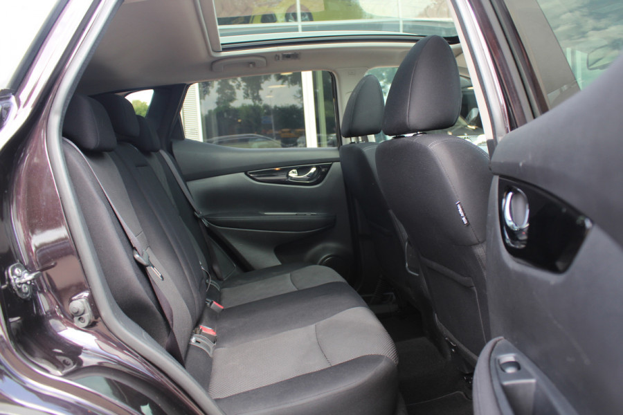 Nissan QASHQAI 1.2 N-Connecta / Trekhaak / Panoramadak / 360Camera / 18'' / Keyless / Navigatie / Getint glas / DAB / Cruise Control
