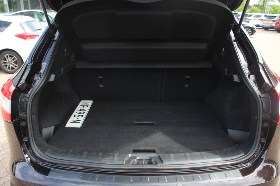 Nissan QASHQAI 1.2 N-Connecta / Trekhaak / Panoramadak / 360Camera / 18'' / Keyless / Navigatie / Getint glas / DAB / Cruise Control