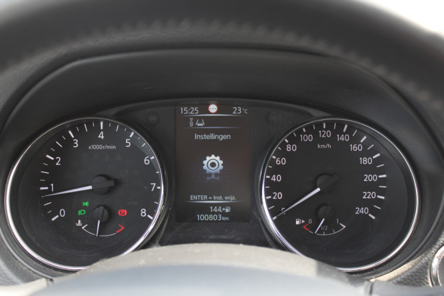 Nissan QASHQAI 1.2 N-Connecta / Trekhaak / Panoramadak / 360Camera / 18'' / Keyless / Navigatie / Getint glas / DAB / Cruise Control