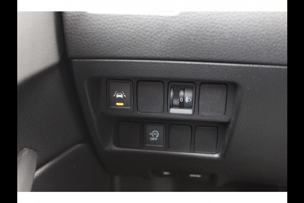 Nissan QASHQAI 1.2 N-Connecta / Trekhaak / Panoramadak / 360Camera / 18'' / Keyless / Navigatie / Getint glas / DAB / Cruise Control