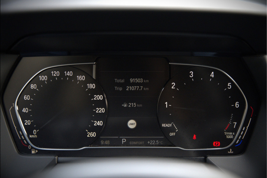 BMW 1-serie 118i High Executive Edition | Virtual Dash | Apple Carplay | Stoelverwarming | Leer | Led | Keyless | PDC | Shadow Line | Automaat | M Sport Stuur | Climate Control | Cruise Control |