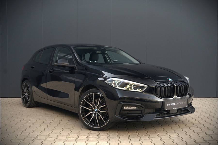 BMW 1-serie 118i High Executive Edition | Virtual Dash | Apple Carplay | Stoelverwarming | Leer | Led | Keyless | PDC | Shadow Line | Automaat | M Sport Stuur | Climate Control | Cruise Control |