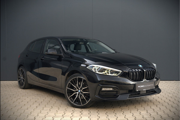 BMW 1-serie 118i High Executive Edition | Virtual Dash | Apple Carplay | Stoelverwarming | Leer | Led | Keyless | PDC | Shadow Line | Automaat | M Sport Stuur | Climate Control | Cruise Control |