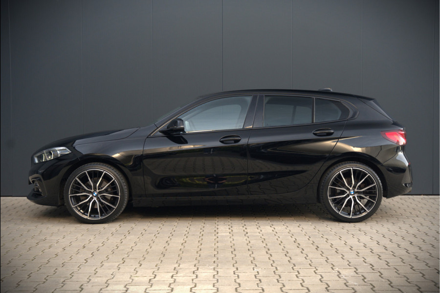 BMW 1-serie 118i High Executive Edition | Virtual Dash | Apple Carplay | Stoelverwarming | Leer | Led | Keyless | PDC | Shadow Line | Automaat | M Sport Stuur | Climate Control | Cruise Control |