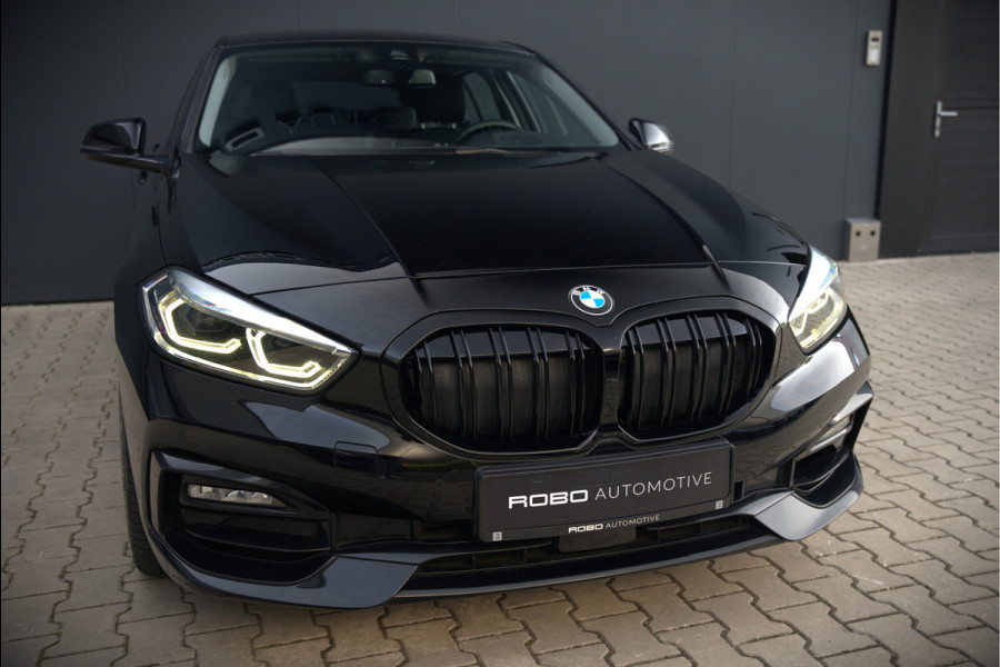 BMW 1-serie 118i High Executive Edition | Virtual Dash | Apple Carplay | Stoelverwarming | Leer | Led | Keyless | PDC | Shadow Line | Automaat | M Sport Stuur | Climate Control | Cruise Control |
