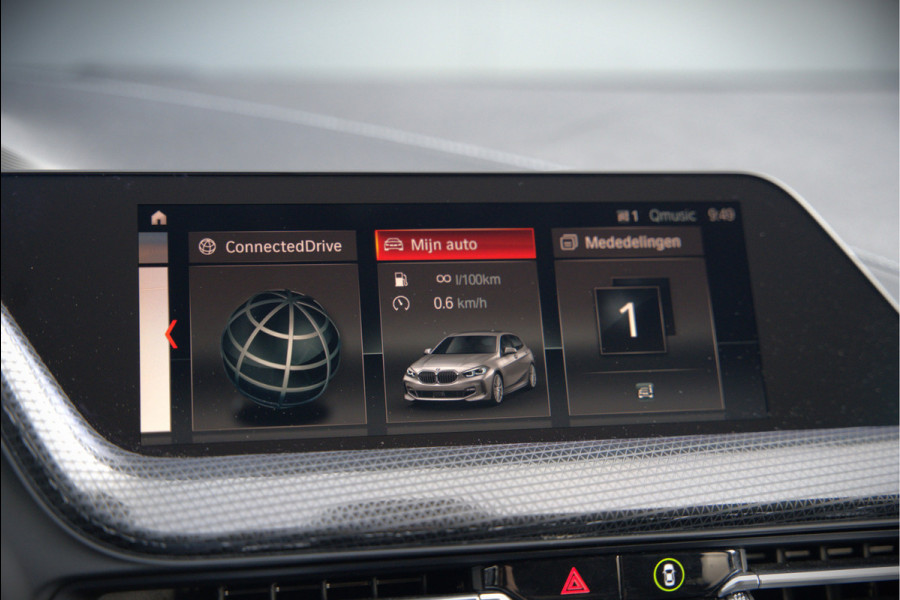 BMW 1-serie 118i High Executive Edition | Virtual Dash | Apple Carplay | Stoelverwarming | Leer | Led | Keyless | PDC | Shadow Line | Automaat | M Sport Stuur | Climate Control | Cruise Control |