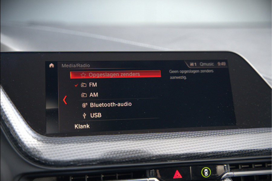 BMW 1-serie 118i High Executive Edition | Virtual Dash | Apple Carplay | Stoelverwarming | Leer | Led | Keyless | PDC | Shadow Line | Automaat | M Sport Stuur | Climate Control | Cruise Control |