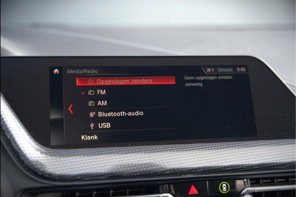 BMW 1-serie 118i High Executive Edition | Virtual Dash | Apple Carplay | Stoelverwarming | Leer | Led | Keyless | PDC | Shadow Line | Automaat | M Sport Stuur | Climate Control | Cruise Control |