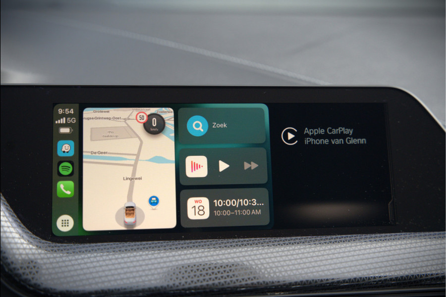 BMW 1-serie 118i High Executive Edition | Virtual Dash | Apple Carplay | Stoelverwarming | Leer | Led | Keyless | PDC | Shadow Line | Automaat | M Sport Stuur | Climate Control | Cruise Control |