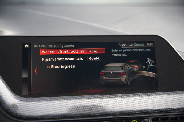BMW 1-serie 118i High Executive Edition | Virtual Dash | Apple Carplay | Stoelverwarming | Leer | Led | Keyless | PDC | Shadow Line | Automaat | M Sport Stuur | Climate Control | Cruise Control |