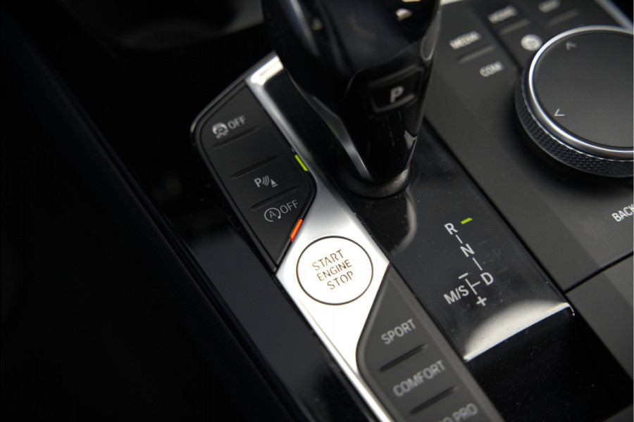 BMW 1-serie 118i High Executive Edition | Virtual Dash | Apple Carplay | Stoelverwarming | Leer | Led | Keyless | PDC | Shadow Line | Automaat | M Sport Stuur | Climate Control | Cruise Control |