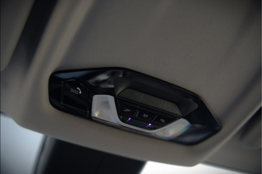 BMW 1-serie 118i High Executive Edition | Virtual Dash | Apple Carplay | Stoelverwarming | Leer | Led | Keyless | PDC | Shadow Line | Automaat | M Sport Stuur | Climate Control | Cruise Control |