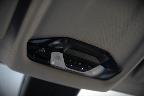 BMW 1-serie 118i High Executive Edition | Virtual Dash | Apple Carplay | Stoelverwarming | Leer | Led | Keyless | PDC | Shadow Line | Automaat | M Sport Stuur | Climate Control | Cruise Control |