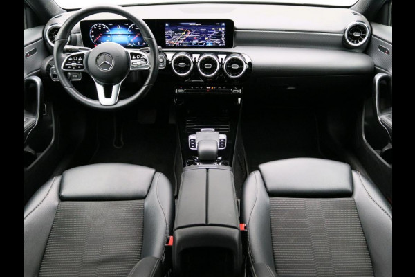 Mercedes-Benz A-Klasse 180 Aut. Luxury M-BUX | LED | Navi | Camera | CarPlay
